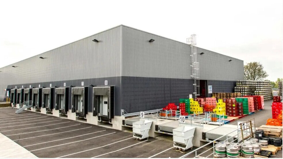 Industrial in Gennevilliers to rent - Building Photo - Image 2 of 6