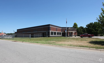 226 NW Lyman Rd, Topeka, KS for sale Primary Photo- Image 1 of 1