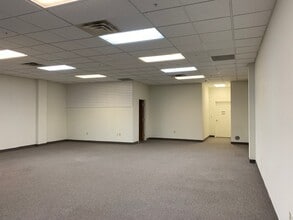 800-816 N Walnut Pl, Chaska, MN to rent Interior Photo- Image 2 of 8