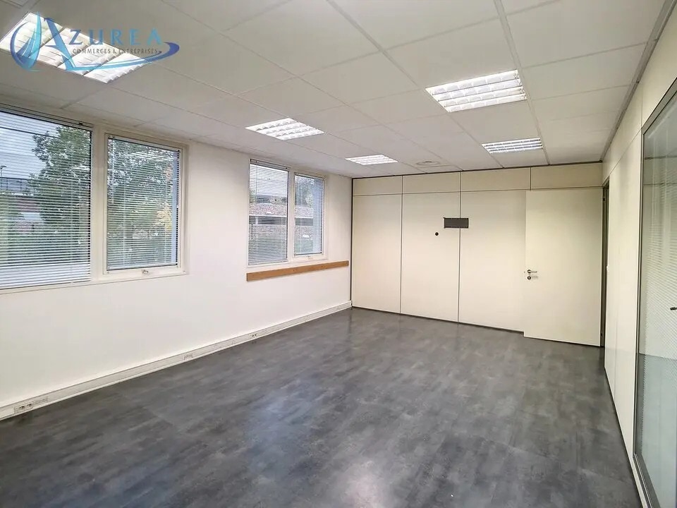 Location Bureaux 222 m² - Photo 1