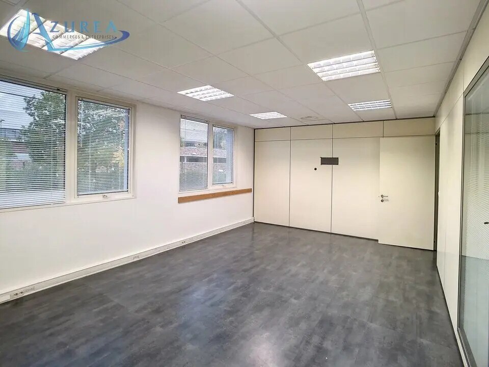 Office in SOPHIA ANTIPOLIS to rent Building Photo- Image 1 of 8