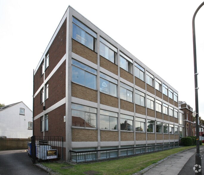 10 Riverside Dr, Mitcham CR4 4BU Wandle House UK