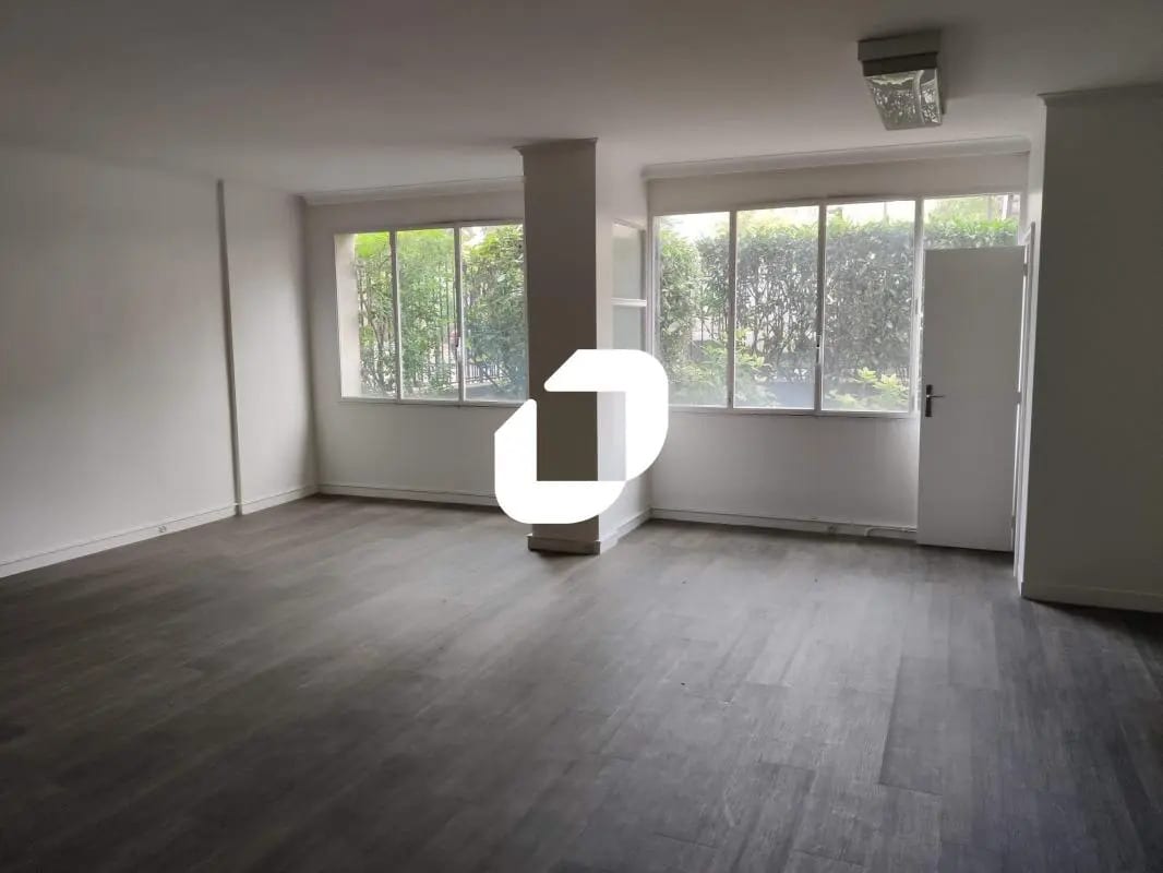 Office in Paris for sale Building Photo- Image 1 of 5