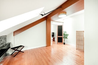 1312 Rue Sainte-Catherine O, Montréal, QC to rent Building Photo- Image 1 of 4