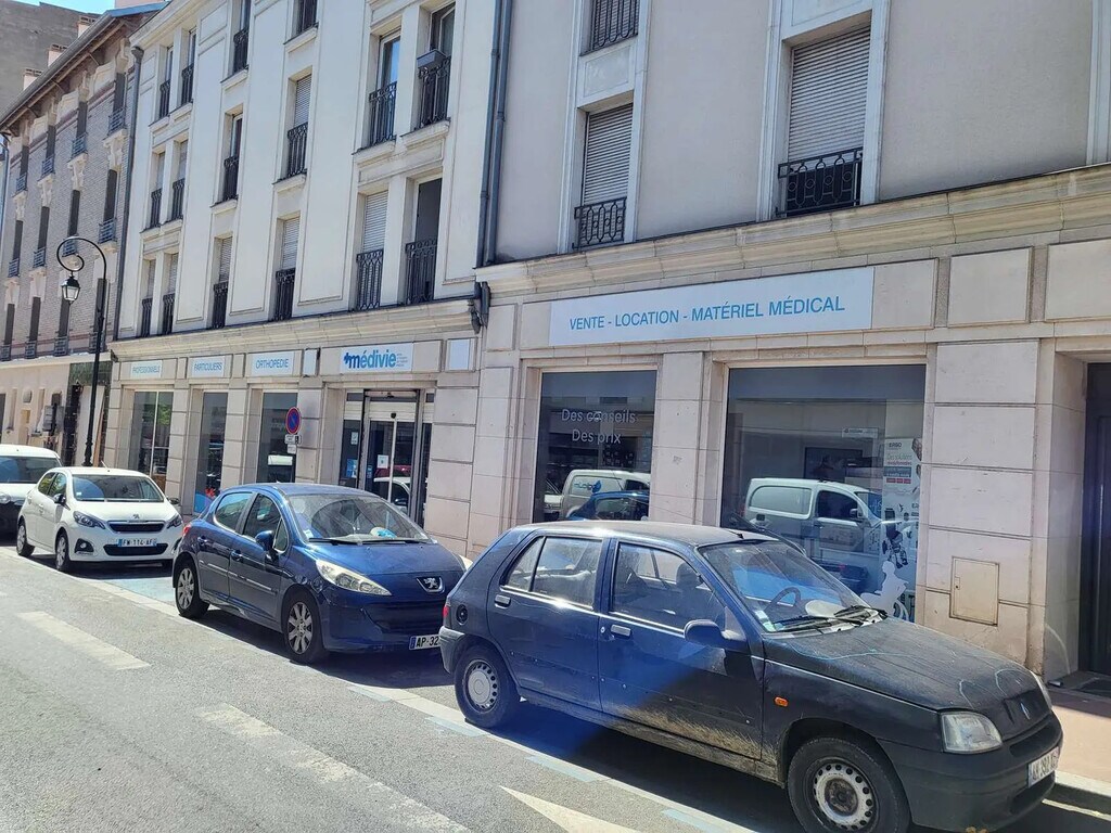 Location Commerce 306 m² - Photo 1