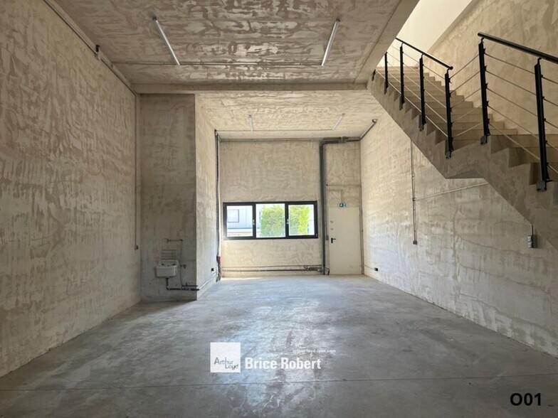 Allée Guimet, Fleurieu Sur Saone to rent - Interior Photo - Image 2 of 5