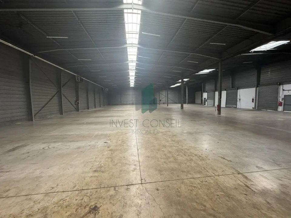 Location Local d'activités 2 280 m² - Photo 1