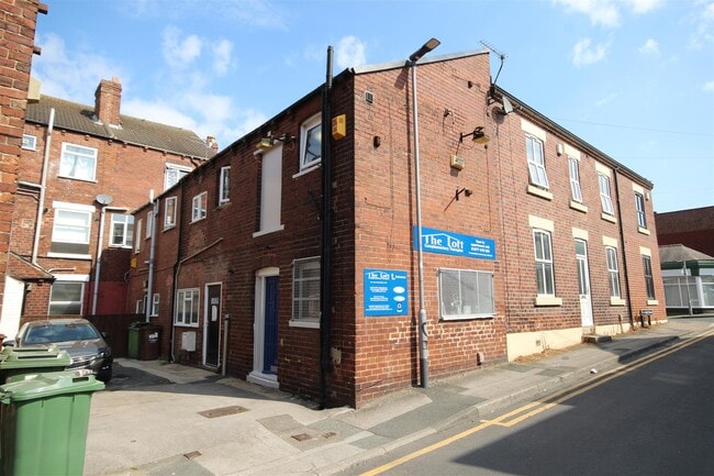 More details for 2 Assembly St, Normanton - Retail to Rent
