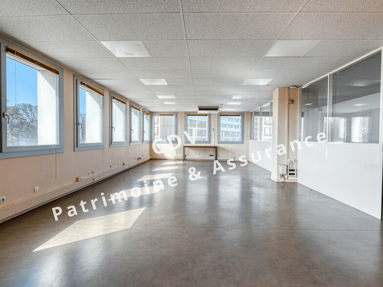 191 C Avenue Saint-Exupéry, Bron for sale - Primary Photo - Image 1 of 1