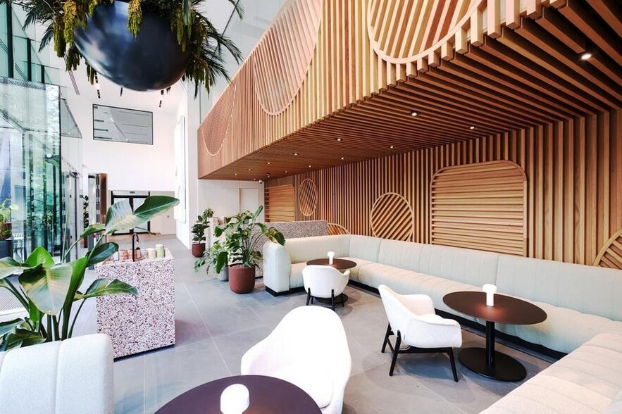 5-13 Spital Sq, London to rent - Interior Photo - Image 2 of 32