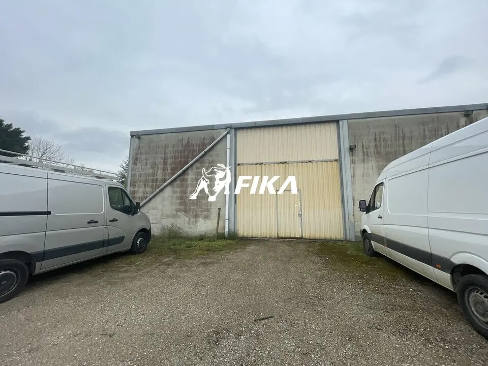 Location Local d'activités 493 m² - Photo 1