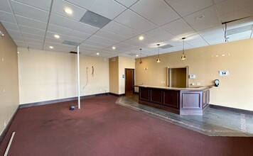 800-841 W Bloomington Rd, Champaign, IL for rent Interior Photo- Image 1 of 4