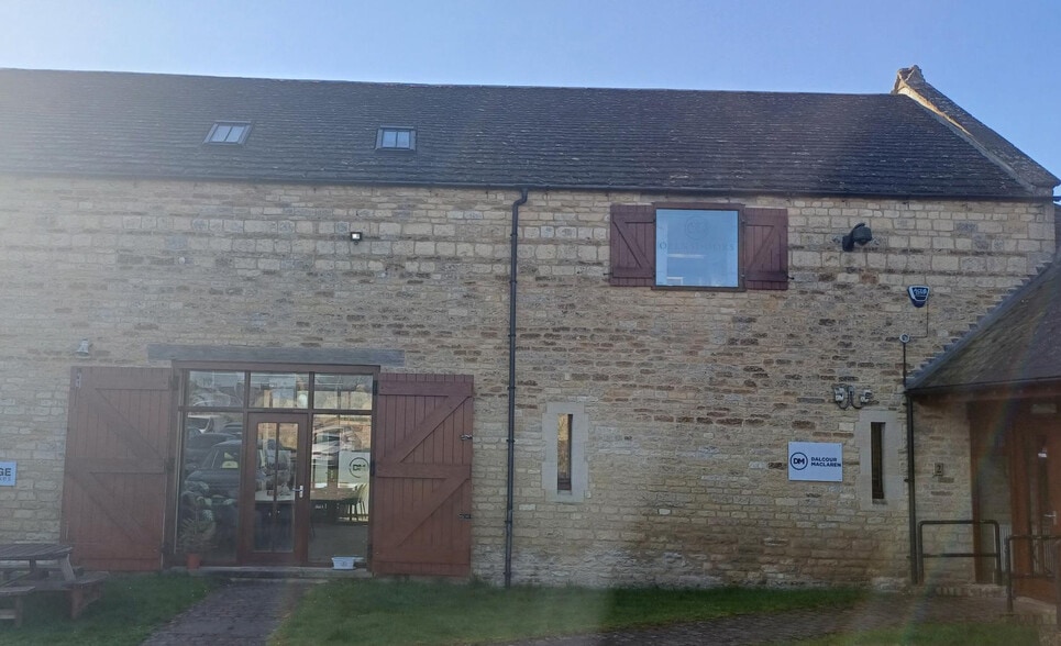 Crown Ln, Tinwell to rent - Building Photo - Image 2 of 2