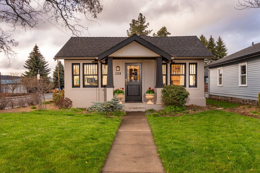 208 SE Vine Ln, Bend, OR for sale - Primary Photo - Image 1 of 1