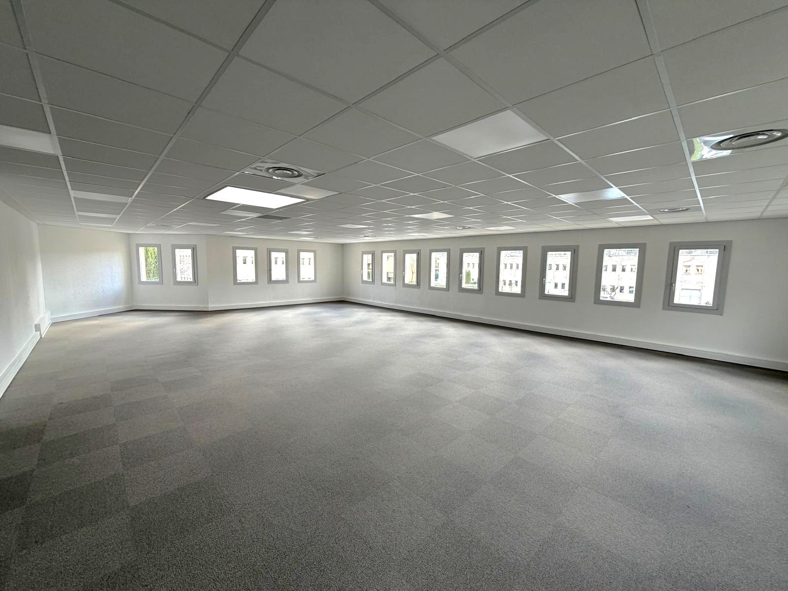 Chemin De Saint Lambert, La Penne-sur-Huveaune to rent Interior Photo- Image 1 of 8