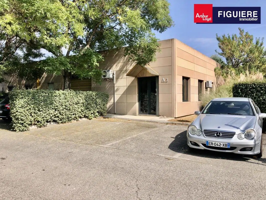 5 Voie D'Angleterre, Vitrolles to rent Building Photo- Image 1 of 3