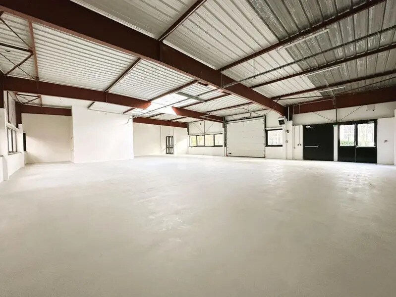 Location Local d'activités 567 m² - Photo 1