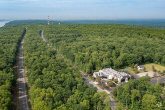 385 US Route 9W, Alpine, NJ - AERIAL  map view