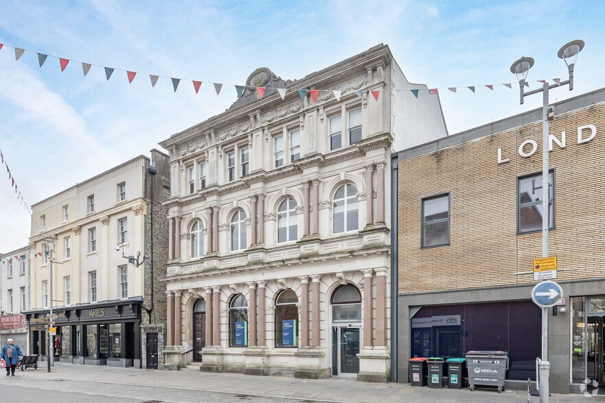 36 Dunraven Pl, Bridgend to rent - Building Photo - Image 2 of 2