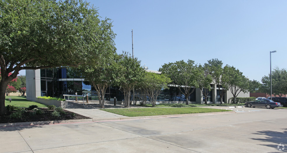 5750 N Riverside Dr, Fort Worth, TX for sale - Primary Photo - Image 1 of 1