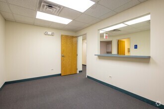 150 W Half Day Rd, Buffalo Grove, IL for rent Interior Photo- Image 1 of 3