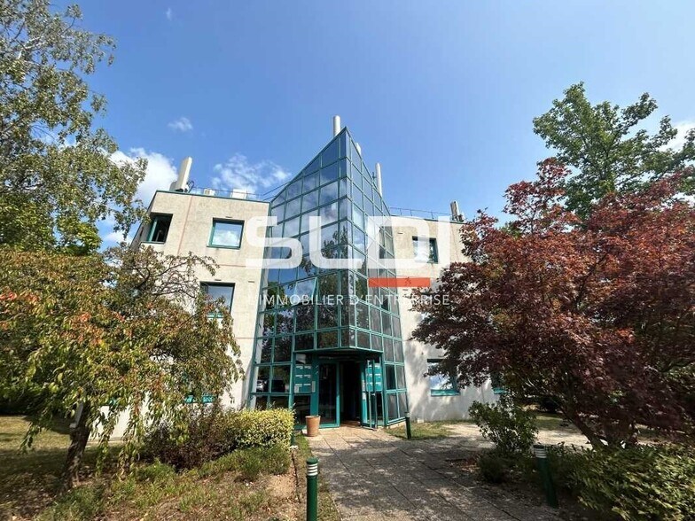 Rue Benoit Bennier, Charbonnières-les-Bains to rent - Building Photo - Image 1 of 15