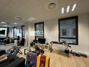 Office in Limonest to rent Interior Photo- Image 2 of 6