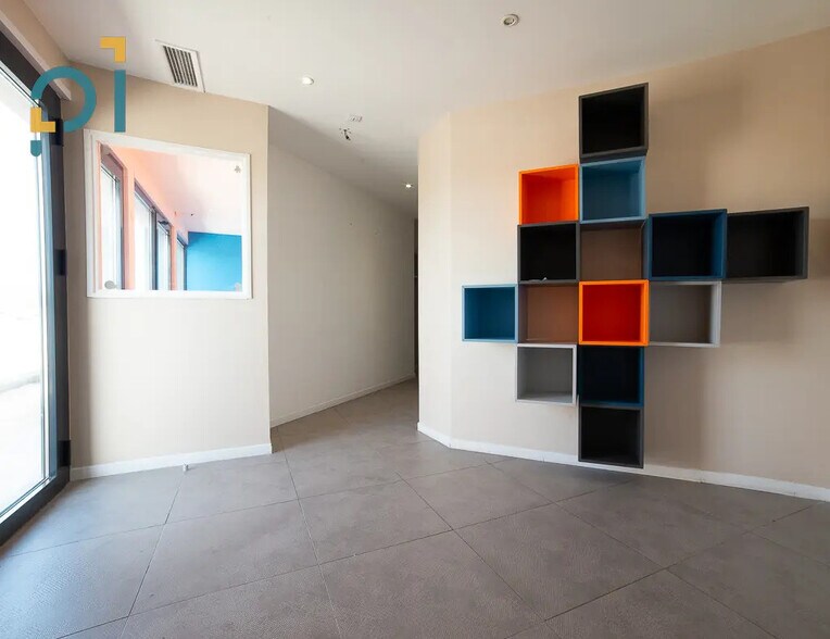 Office in Saint-Cannat to rent - Building Photo - Image 1 of 9