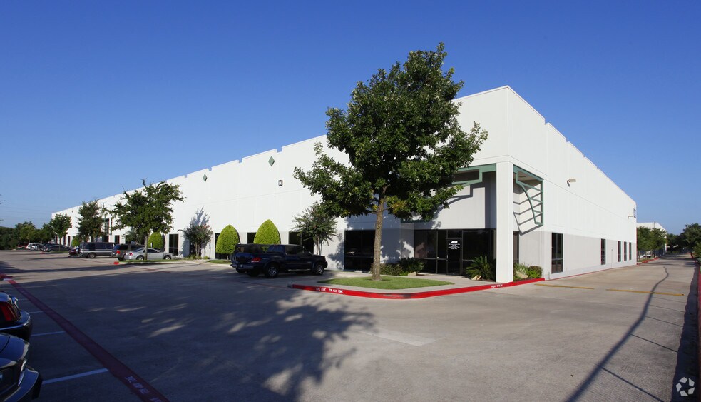 4007 Commercial Center Dr, Austin, TX for rent - Primary Photo - Image 2 of 5