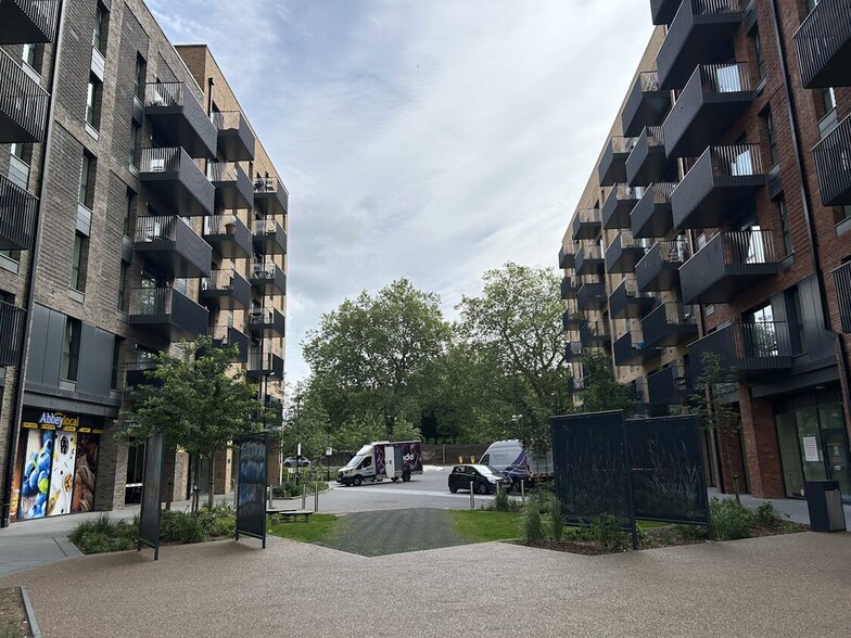 7 Barking Wharf Sq, Barking to rent - Building Photo - Image 1 of 5