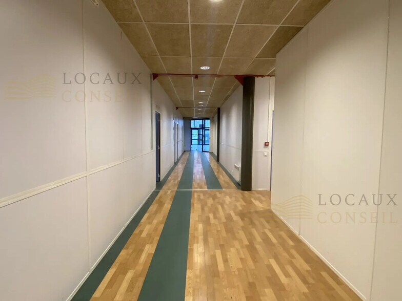 Office in Bezons to rent - Building Photo - Image 3 of 6