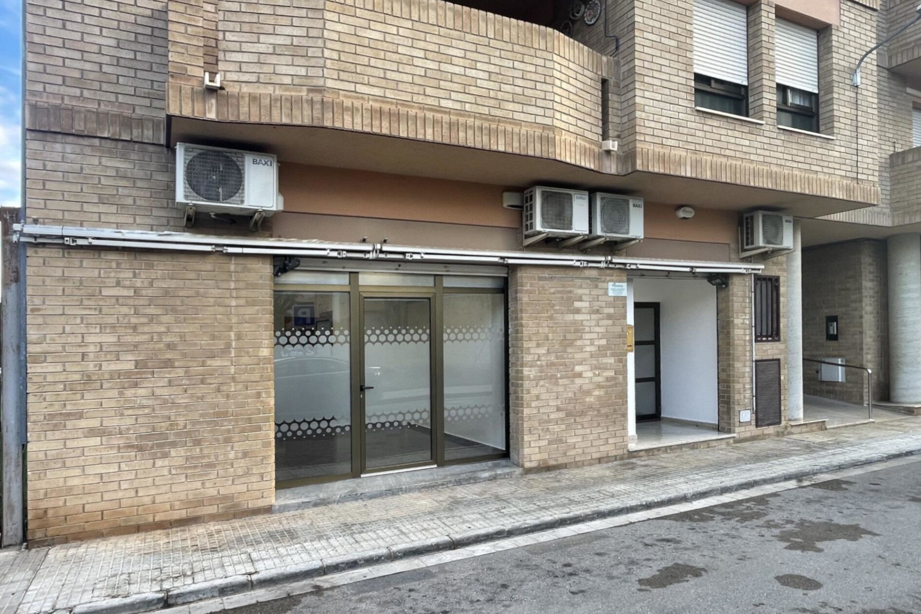 Office / Retail in Roquetes, Tarragona to rent Interior Photo- Image 1 of 15