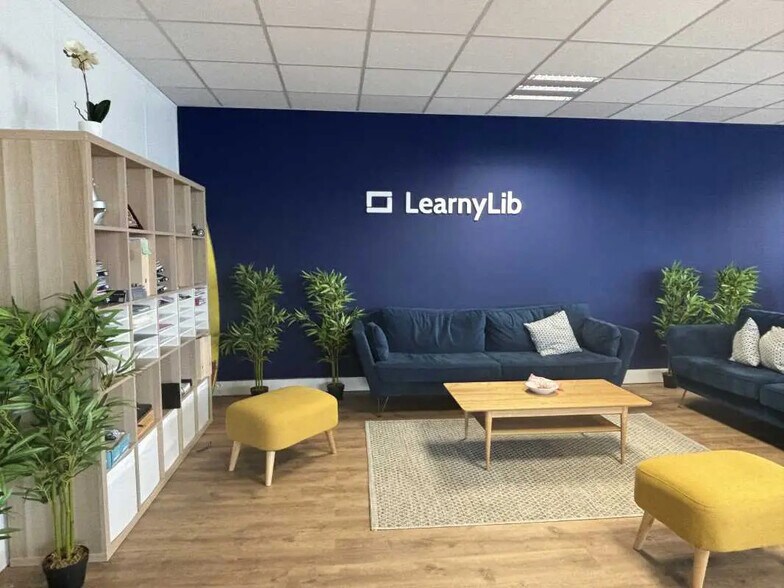 Office in Pessac to rent - Interior Photo - Image 1 of 7