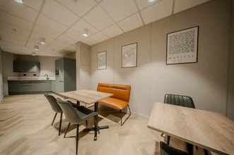 Springwood Way, Macclesfield to rent Interior Photo- Image 1 of 3
