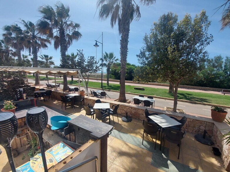 Retail in El Ejido, Almería to rent - Building Photo - Image 3 of 9