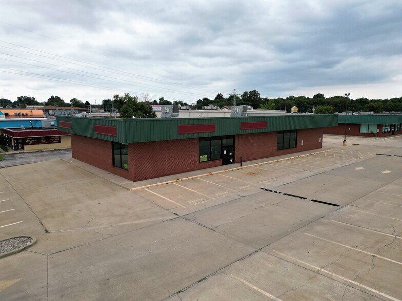 2875 N Water St, Decatur, IL for rent - Building Photo - Image 1 of 2