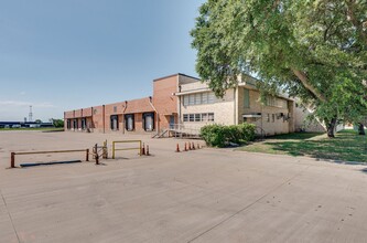 904 Regal Row, Dallas, TX for rent Building Photo- Image 1 of 8