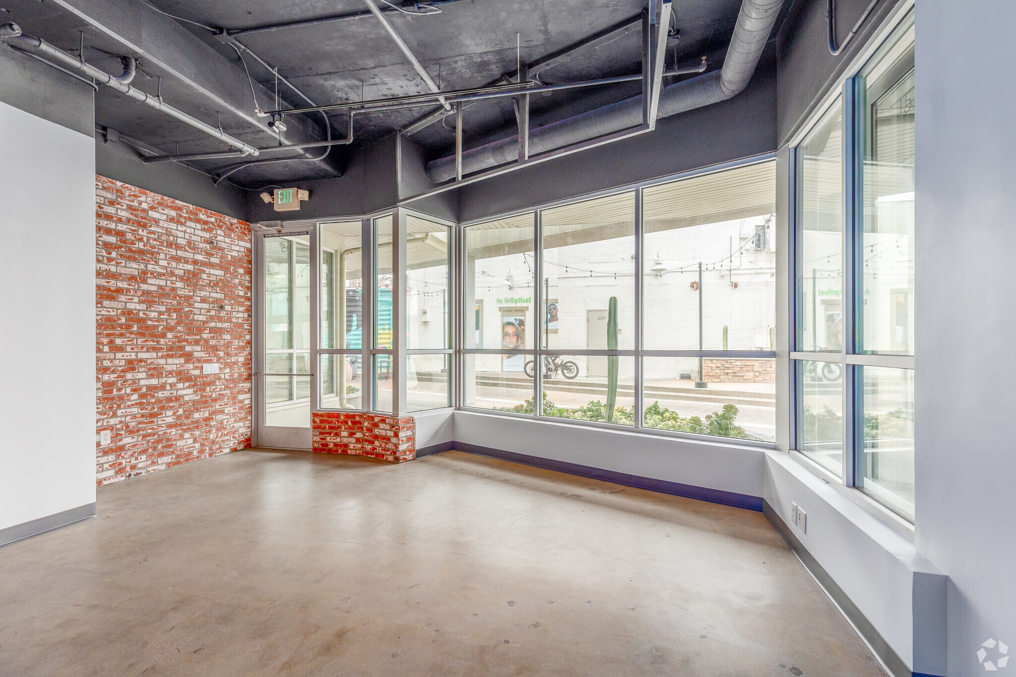 687 S Coast Hwy 101, Encinitas, CA to rent Interior Photo- Image 1 of 6