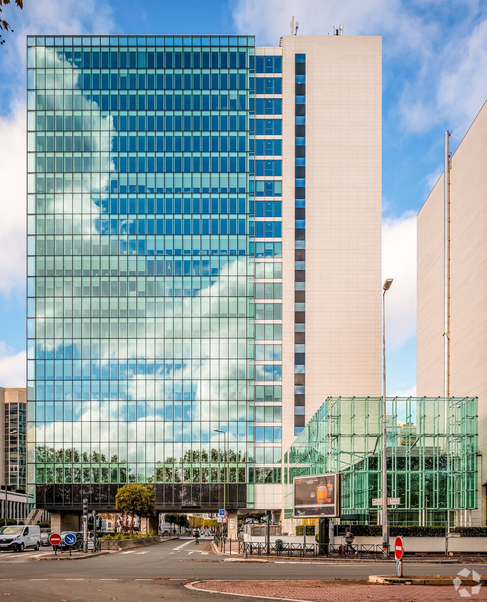 52-54 Quai De Dion Bouton, Puteaux to rent Primary Photo- Image 1 of 9