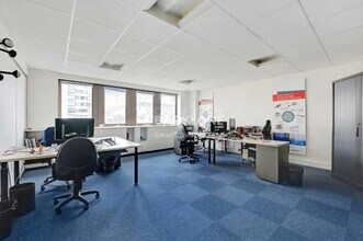 40 Boulevard Henri Sellier, Suresnes to rent Interior Photo- Image 2 of 10