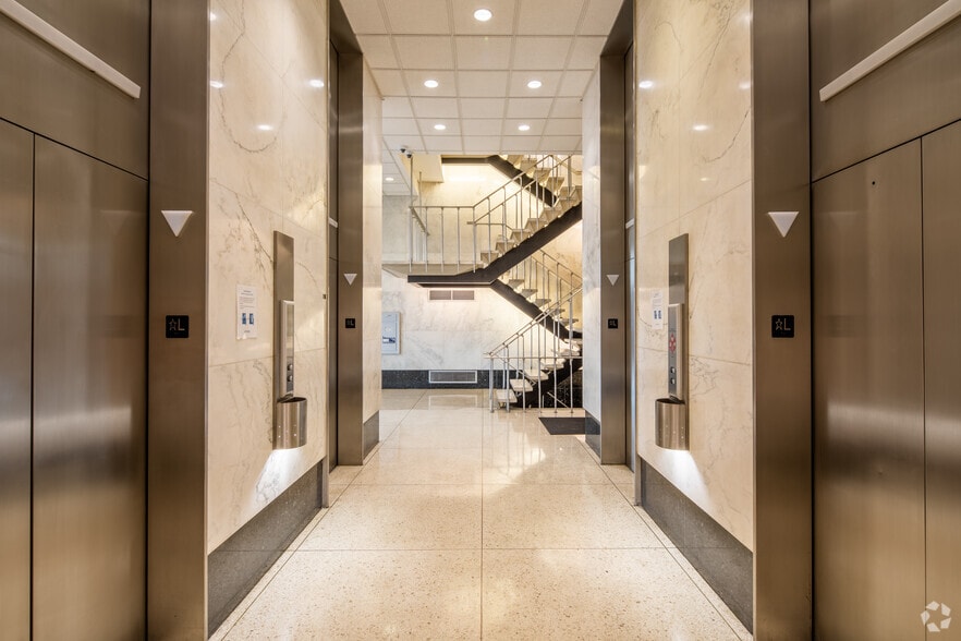 230 S Bemiston Ave, Clayton, MO to rent - Lobby - Image 3 of 7