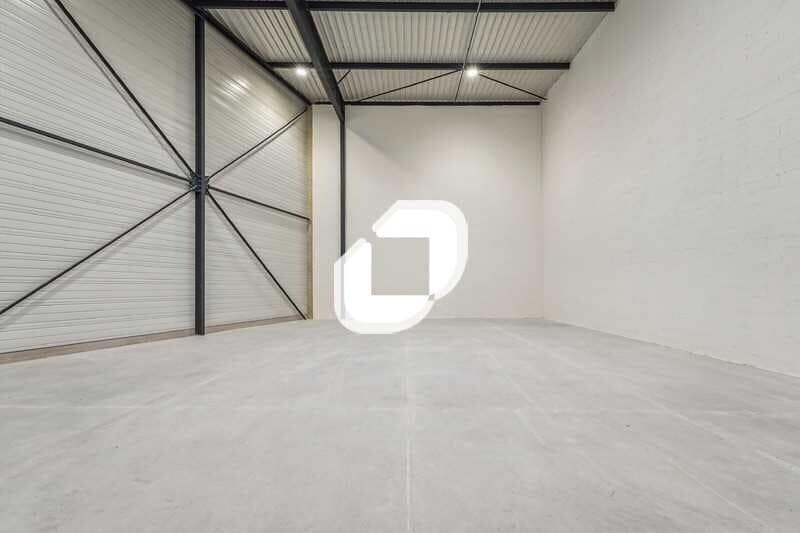 Light Industrial in Osny to rent - Interior Photo - Image 2 of 26