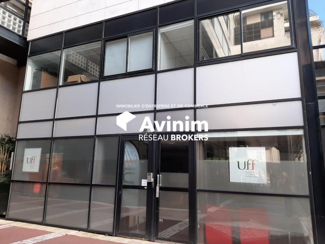 Retail in Enghien-les-Bains to rent Building Photo- Image 1 of 4