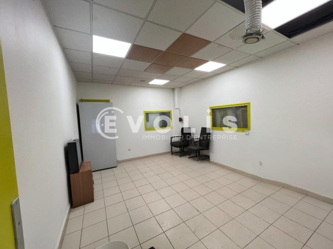 Office in Marcoussis to rent Interior Photo- Image 1 of 7