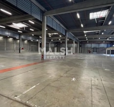 Light Industrial in Vénissieux to rent Interior Photo- Image 2 of 3