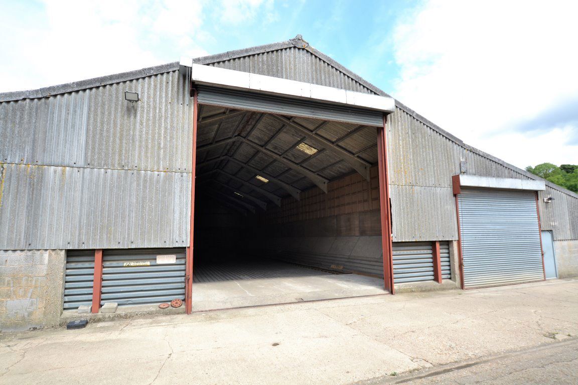 Hexton Rd, Hitchin to rent Building Photo- Image 1 of 3