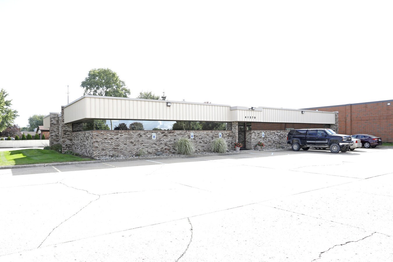 41570 Hayes Rd, Clinton Township 48038 Office for Sale UK