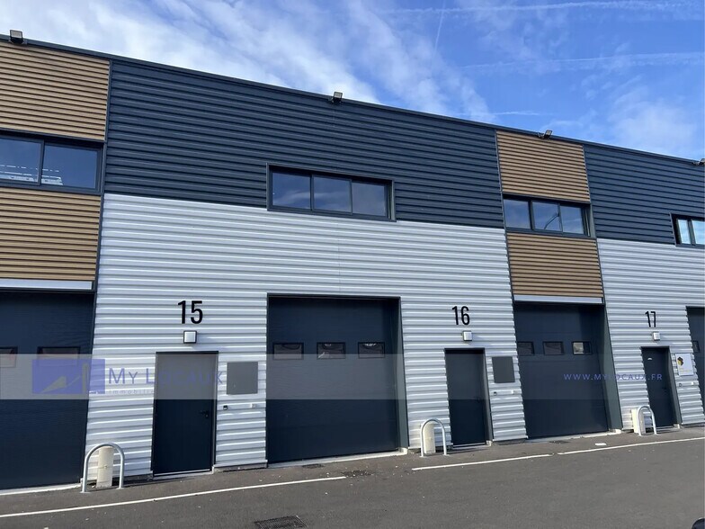 Light Industrial in Épinay-sur-Seine to rent - Building Photo - Image 2 of 7