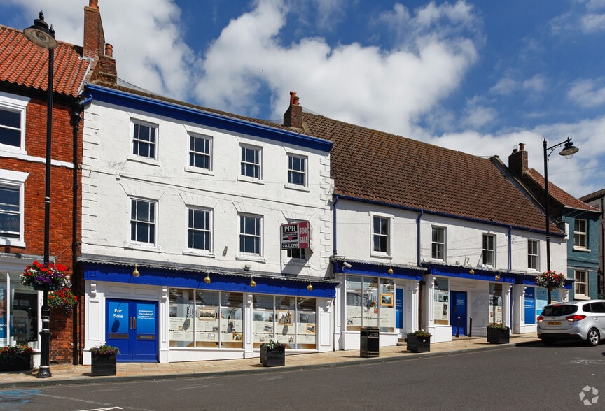 2-3 Market Pl, Caistor to rent - Building Photo - Image 1 of 2