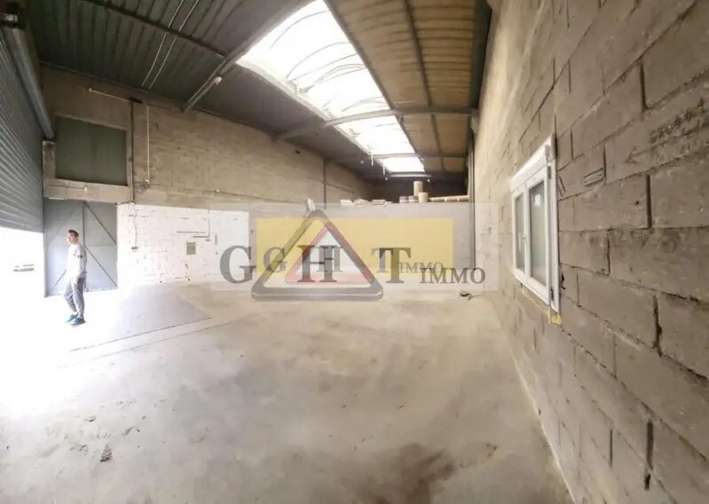 Industrial in Boissy-Saint-Léger to rent - Interior Photo - Image 1 of 2